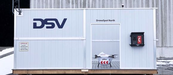 Doručení nadměrných zásilek dronem už není sci-fi. Dánská firma létá z pevniny na moře