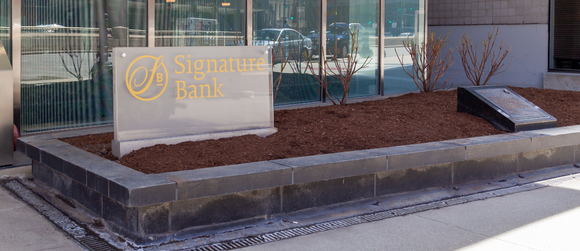 Američtí regulátoři uzavřeli Signature Bank. Bankovní systém v USA čelí krizi