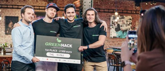 Inovační hackathon GreenHack vyhrál mezinárodní tým etických hackerů. Jejich krabička naučí domácnosti šetřit energii