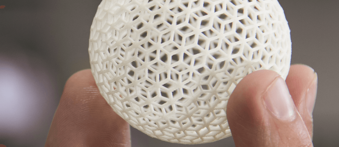 3D tisk šetří náklady, a ne, že je drahý. Průzkum ukázal, že obavy firem jsou liché