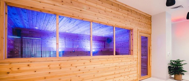 Česko-americký startup Mindzero bojuje proti stresu kombinací sauny, otužování, aromaterapie a technologií. Teď shání investory